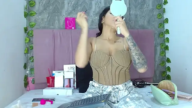 anitacorreahotcm101 online show from 4, 4, 2026