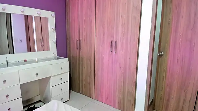 Medelynevans1 online show from 13, 10, 2025