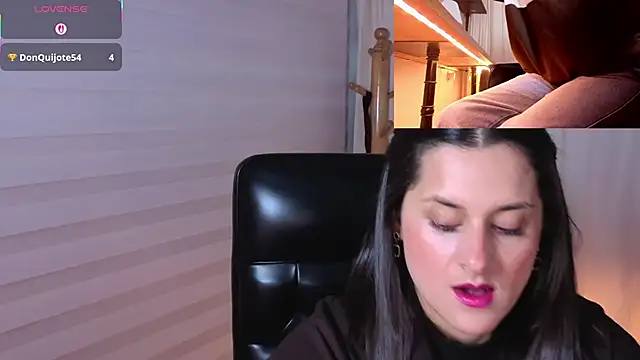 Snapshot of Alice_milf_ chatting on 28, 10, 2025 Alice milf online show from 28, 10, 2025