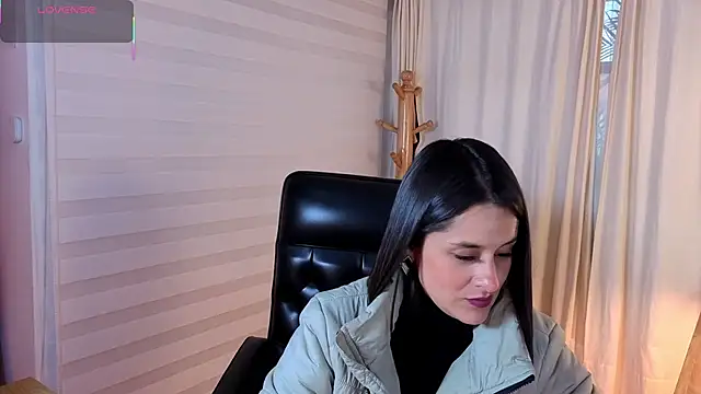 Snapshot of Alice_milf_ chatting on 1, 12, 2025 Alice milf online show from 1, 12, 2025