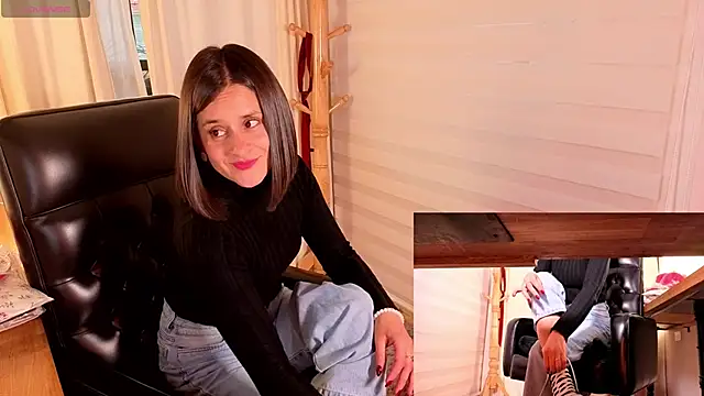 Snapshot of Alice_milf_ chatting on 10, 11, 2025 Alice milf online show from 10, 11, 2025