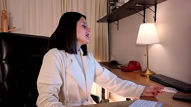 Alice milf  online show from 18, 1, 2026