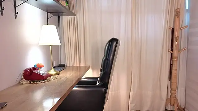 Snapshot of Alice_milf_ chatting on 13, 11, 2025 Alice milf online show from 13, 11, 2025