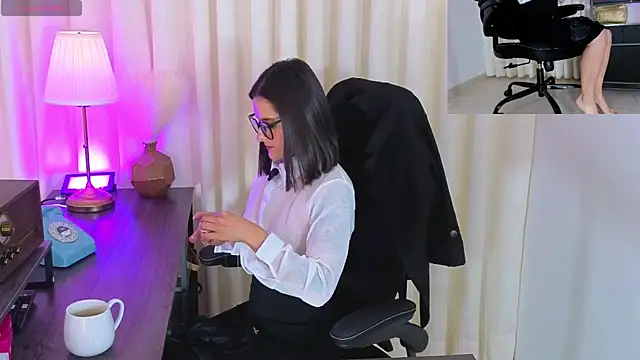 Alice milf  online show from 18, 4, 2026