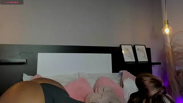 SaraaJhonsonn online show from 6, 2, 2026