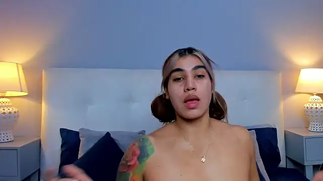 Snapshot of SaraaJhonsonn chatting on 18, 11, 2025 SaraaJhonsonn online show from 18, 11, 2025