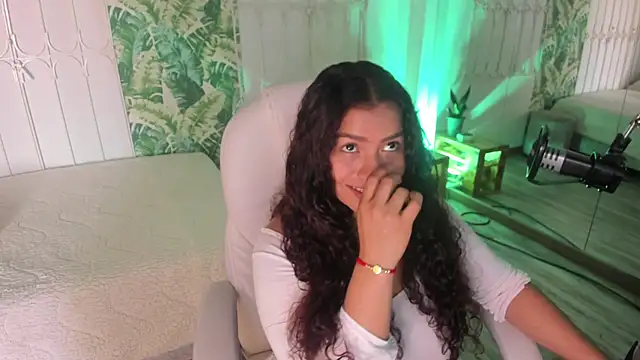 Snapshot of loly_marce chatting on 24, 4, 2026 loly marce online show from 24, 4, 2026