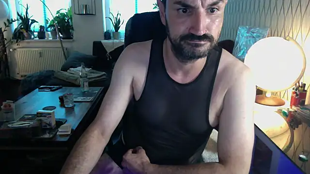 Snapshot of tomz0819 chatting on 7, 7, 2026 tomz0819 online show from 7, 7, 2026