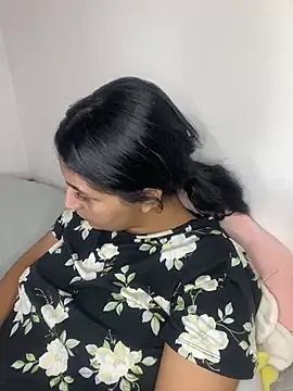 cloe small online show from 26, 2, 2025