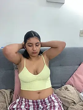 cloe small online show from 4, 2, 2025