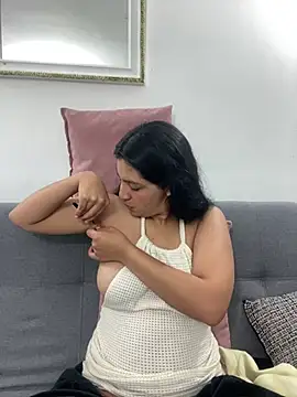 cloe small online show from 27, 1, 2025