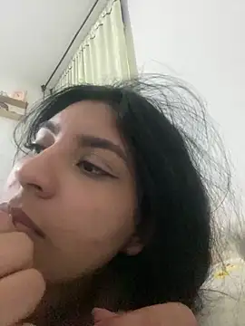 cloe small online show from 1, 3, 2025