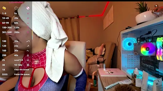 cloe small online show from 4, 10, 2025