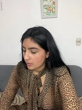 cloe small online show from 13, 2, 2025