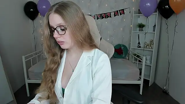 Polly  Cutie online show from 4, 11, 2025