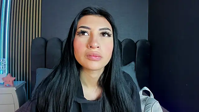 Nicolette ks  online show from 22, 4, 2026