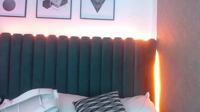 Nicolette ks  online show from 25, 10, 2025