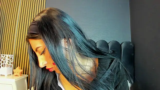 Nicolette ks  online show from 9, 4, 2026