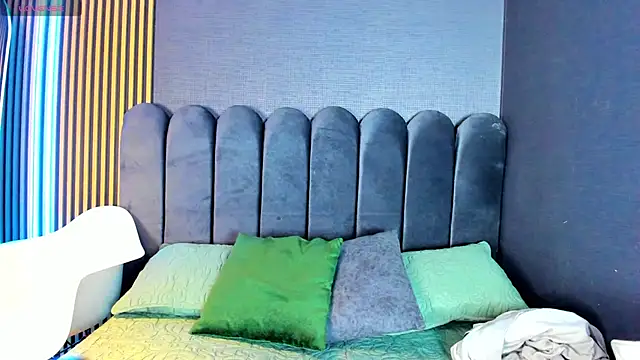 Nicolette ks  online show from 17, 12, 2025