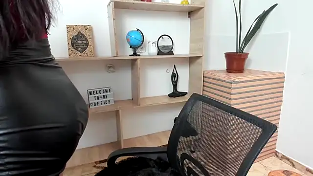 LinaBrowm online show from 11, 3, 2026