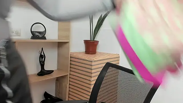 Snapshot of LinaBrowm chatting on 1, 12, 2025 LinaBrowm online show from 1, 12, 2025