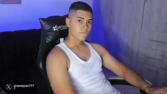 Snapshot of Iamdylan777 chatting on 11, 2, 2025 Iamdylan777 online show from 11, 2, 2025