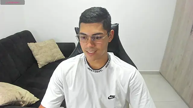 Snapshot of Iamdylan777 chatting on 10, 2, 2025 Iamdylan777 online show from 10, 2, 2025