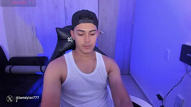 Snapshot of Iamdylan777 chatting on 17, 2, 2025 Iamdylan777 online show from 17, 2, 2025