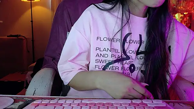 Snapshot of AllisonCatUwU chatting on 17, 6, 2026 AllisonCatUwU online show from 17, 6, 2026