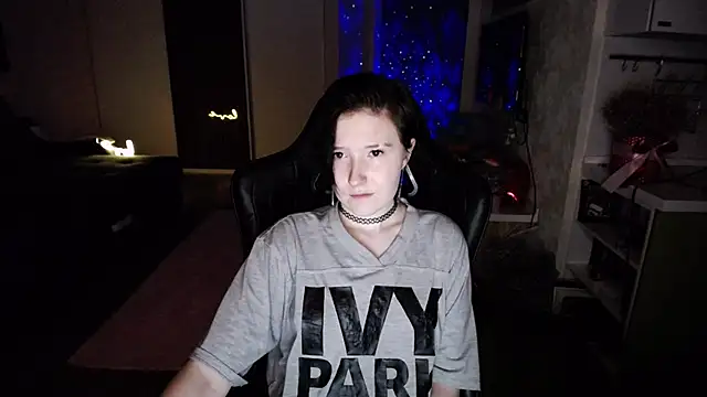Kira Bakker online show from 6, 3, 2025