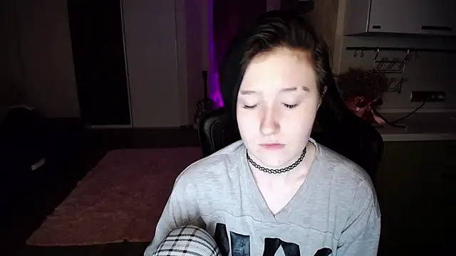 Kira Bakker online show from 2, 3, 2025