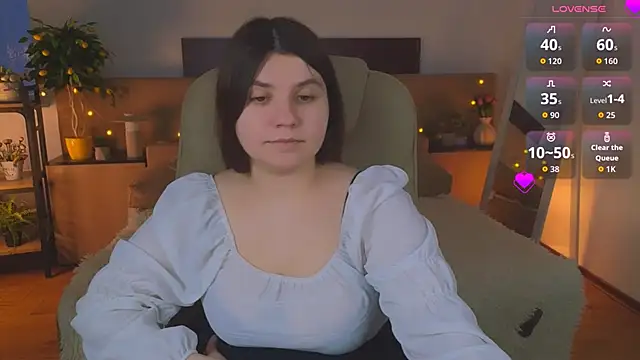 Snapshot of Viola__Shy chatting on 28, 4, 2026 Viola Shy online show from 28, 4, 2026