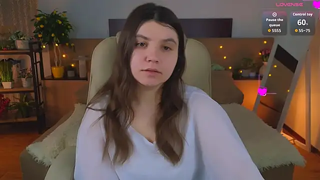 Snapshot of Viola__Shy chatting on 10, 5, 2026 Viola Shy online show from 10, 5, 2026