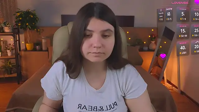 Snapshot of Viola__Shy chatting on 31, 5, 2026 Viola Shy online show from 31, 5, 2026