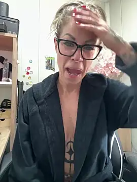 Snapshot of Tatjana_Sue chatting on 19, 3, 2025 Tatjana Sue online show from 19, 3, 2025