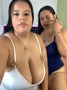 twocurvylatins online show from 21, 4, 2026