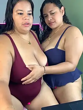 twocurvylatins online show from 15, 5, 2026