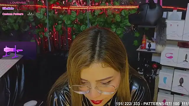 Snapshot of Sweett_Mollyy chatting on 27, 11, 2025 Sweett Mollyy online show from 27, 11, 2025