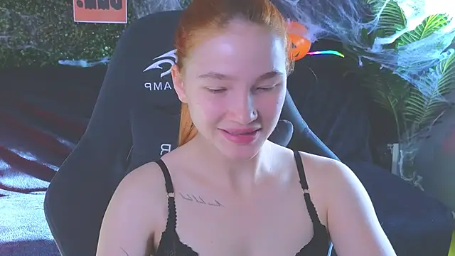 Snapshot of erikabrian chatting on 19, 10, 2025 erikabrian online show from 19, 10, 2025