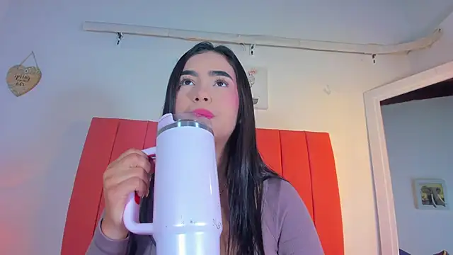 Snapshot of valen_rose0 chatting on 2, 12, 2025 valen rose0 online show from 2, 12, 2025