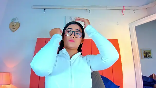 Snapshot of valen_rose0 chatting on 24, 10, 2025 valen rose0 online show from 24, 10, 2025