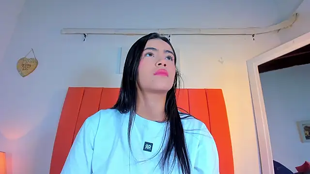 Snapshot of valen_rose0 chatting on 28, 11, 2025 valen rose0 online show from 28, 11, 2025