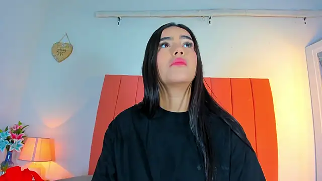 Snapshot of valen_rose0 chatting on 12, 10, 2025 valen rose0 online show from 12, 10, 2025