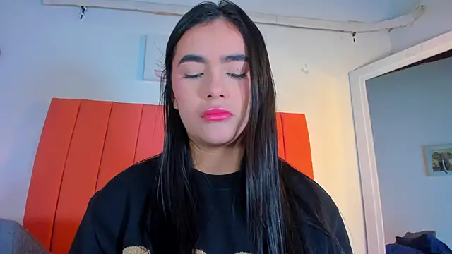 Snapshot of valen_rose0 chatting on 19, 11, 2025 valen rose0 online show from 19, 11, 2025