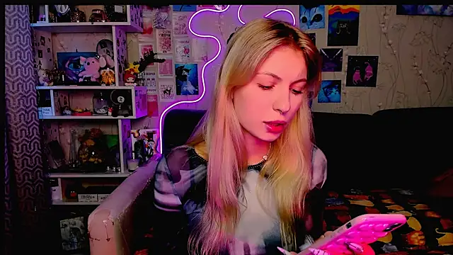 Maria Hunt online show from 18, 12, 2024