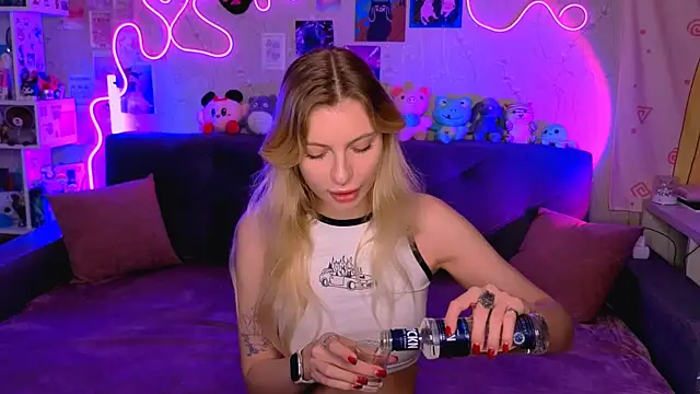 Maria Hunt online show from 3, 12, 2025