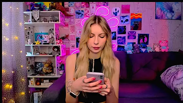 Maria Hunt online show from 8, 2, 2025