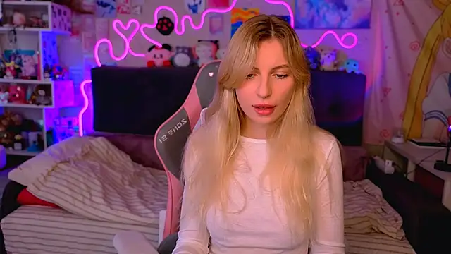 Maria Hunt online show from 15, 10, 2025