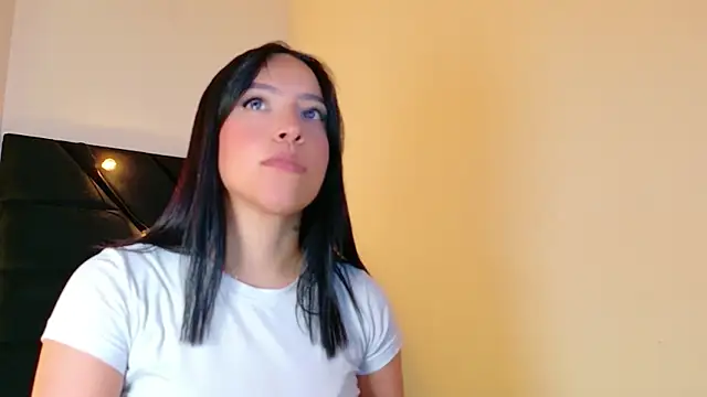 Snapshot of littleebluee chatting on 7, 7, 2026 littleebluee online show from 7, 7, 2026