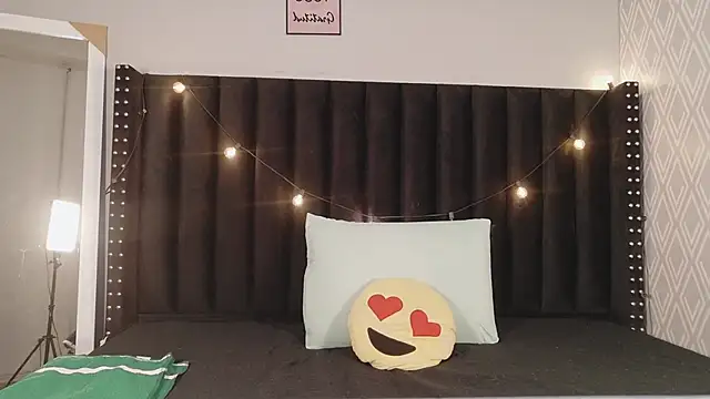 littleebluee online show from 13, 11, 2025